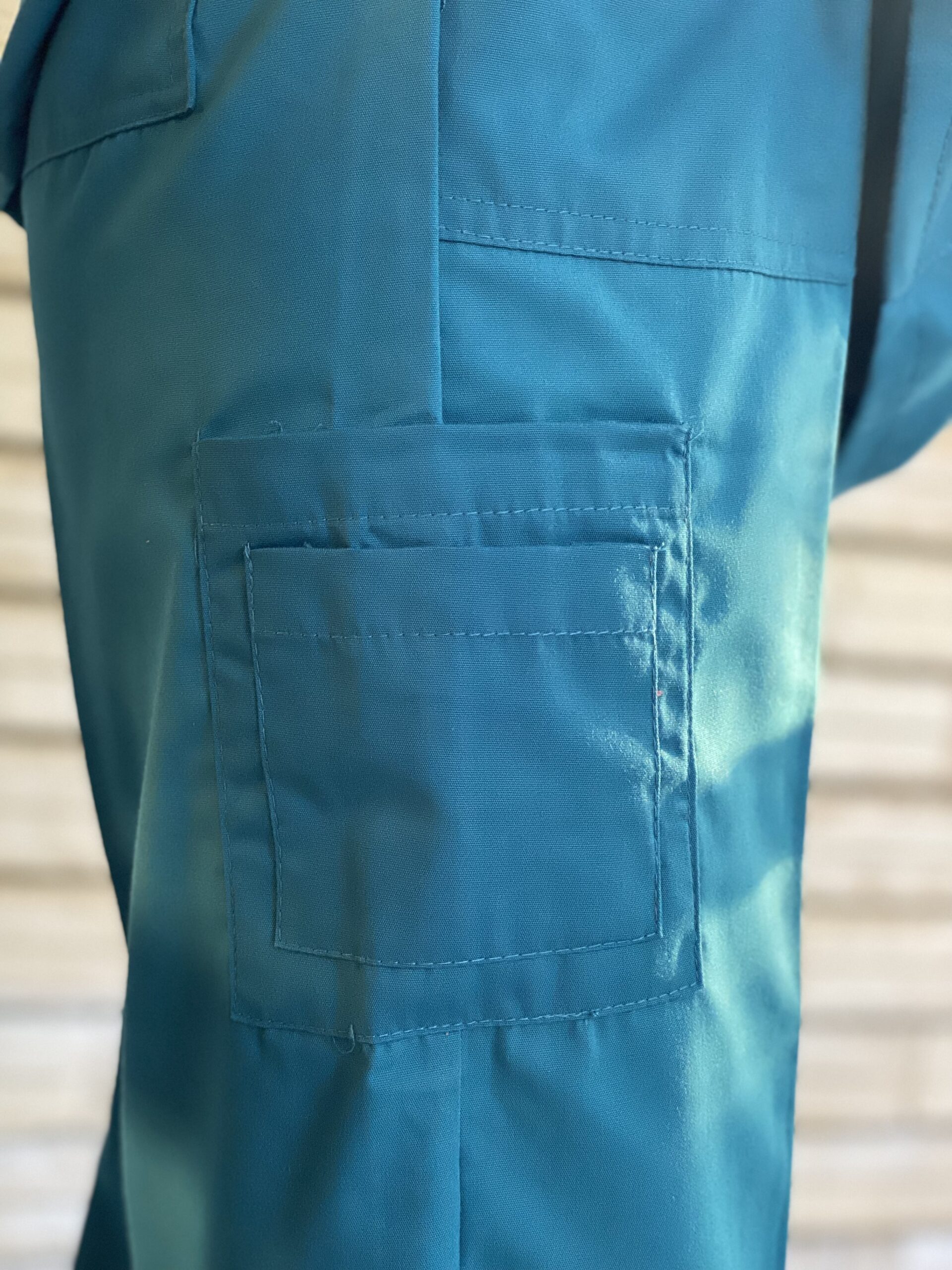 COTTON-POLYESTER 12 POCKET SCRUB - Image 6