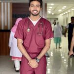 CLASSIC V-NECKLINE SCRUB MEN