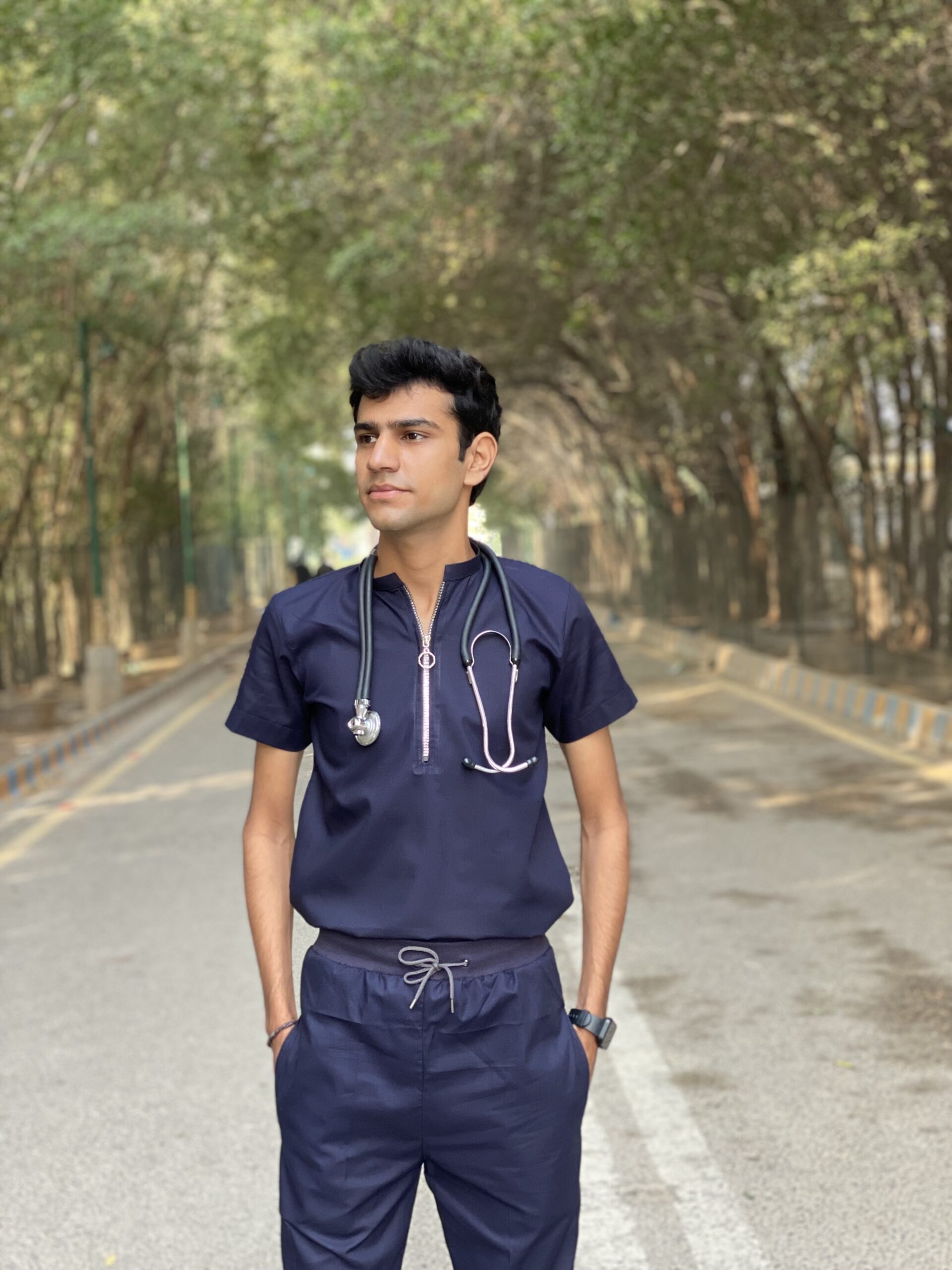 ZIPPED-NECKLINE RIBBED WAISTBAND SCRUB MALE
