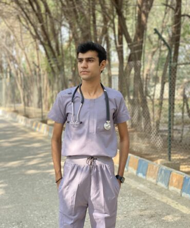 ROUND-NECK SCRUB WITH RIBBED WAISTBAND